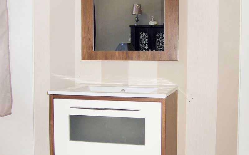 Mueble de baño individual en tono nogal