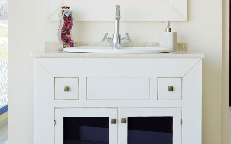Mueble de baño individual rústico pero con acabado moderno