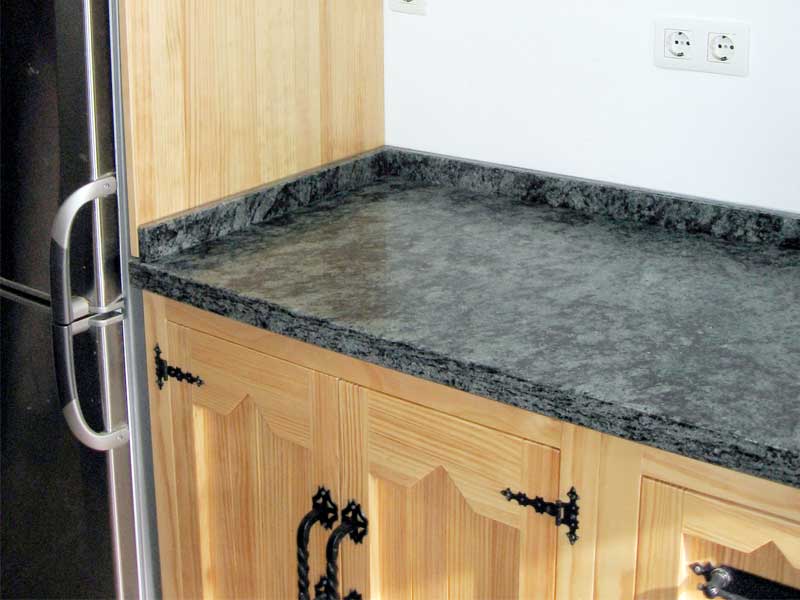 Cocina rústica en madera de pino