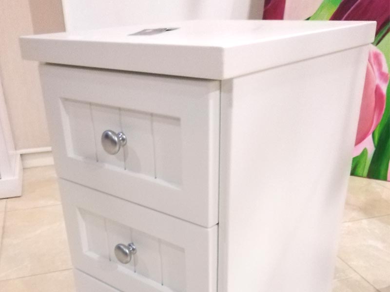 Dormitorio infantil realizado con duelas lacadas en blanco